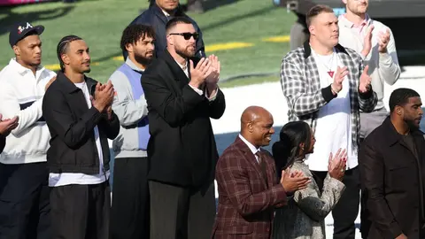 ¿Y Taylor? Travis Kelce sorprende con aparición en el Super Bowl LX