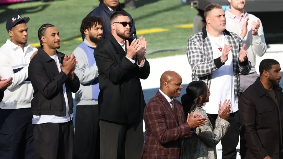 ¿Y Taylor? Travis Kelce sorprende con aparición en el Super Bowl LX