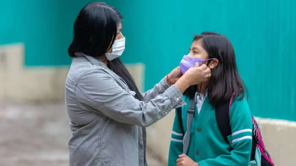 Cubrebocas obligatorio en escuelas del Edomex por brote de sarampión