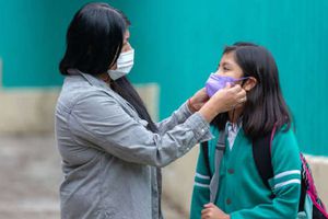 Cubrebocas obligatorio en escuelas del Edomex por brote de sarampión