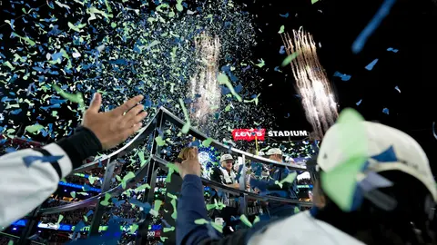 Festejo de Seattle tras su triunfo ante Pats | AP