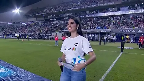 ¿Quién es la famosa Reina del Carnaval 2026 que se llevó las miradas en el Mazatlán vs Chivas?