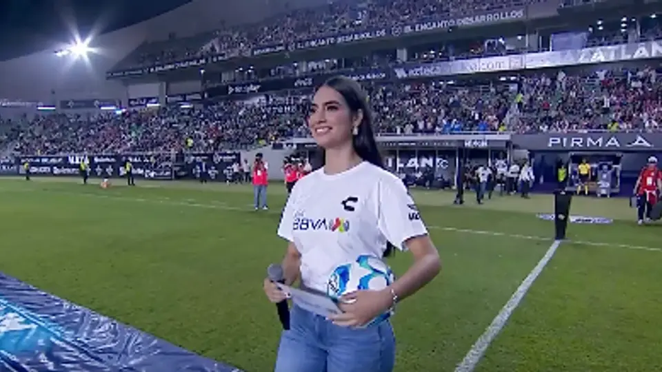 ¿Quién es la famosa Reina del Carnaval 2026 que se llevó las miradas en el Mazatlán vs Chivas?