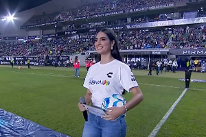 ¿Quién es la famosa Reina del Carnaval 2026 que se llevó las miradas en el Mazatlán vs Chivas?