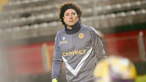 Guillermo Ochoa con AEL Limassol | IG: ael_fc_official