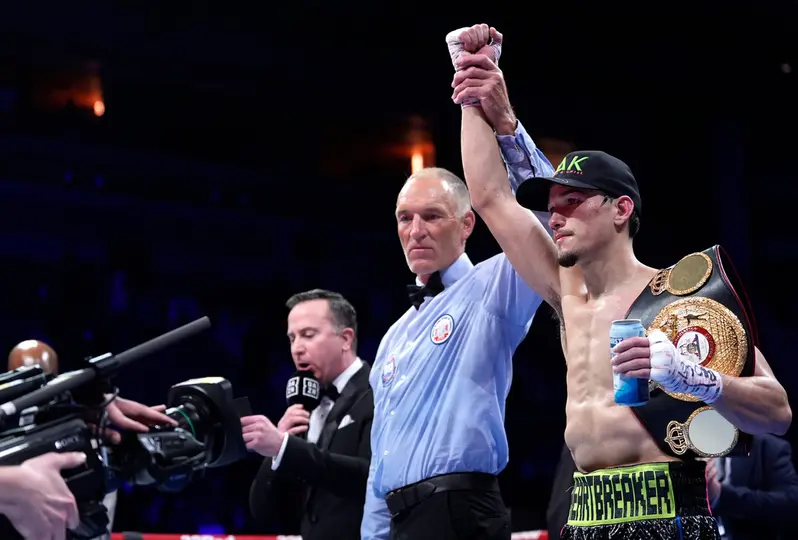 Brandon Figueroa como nuevo campeón pluma de la AMB l AP