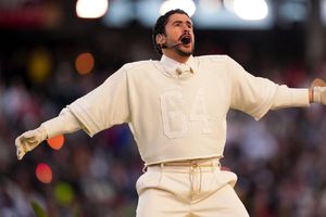 Bad Bunny aparece con mensaje oculto en su jersey: ¿qué significa "Ocasio 64"?