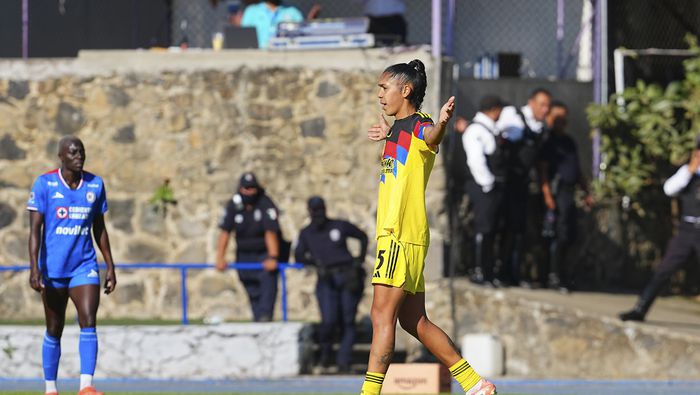 Gabriela García celebra su anotación con América en el partido contra Cruz Azul en Cuernava | IMAGO 7