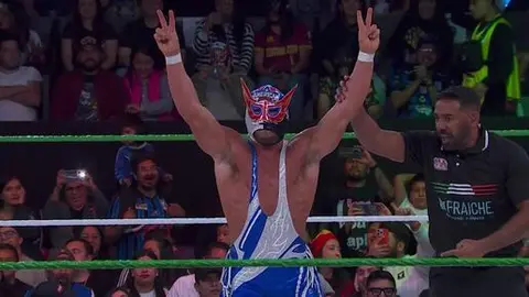 El Original Grande Americano apareció en Querétaro para ganar su combate | WWE