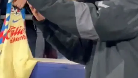 Fidalgo protagoniza emotivo momento con americanistas tras el Atlético de Madrid vs Betis
