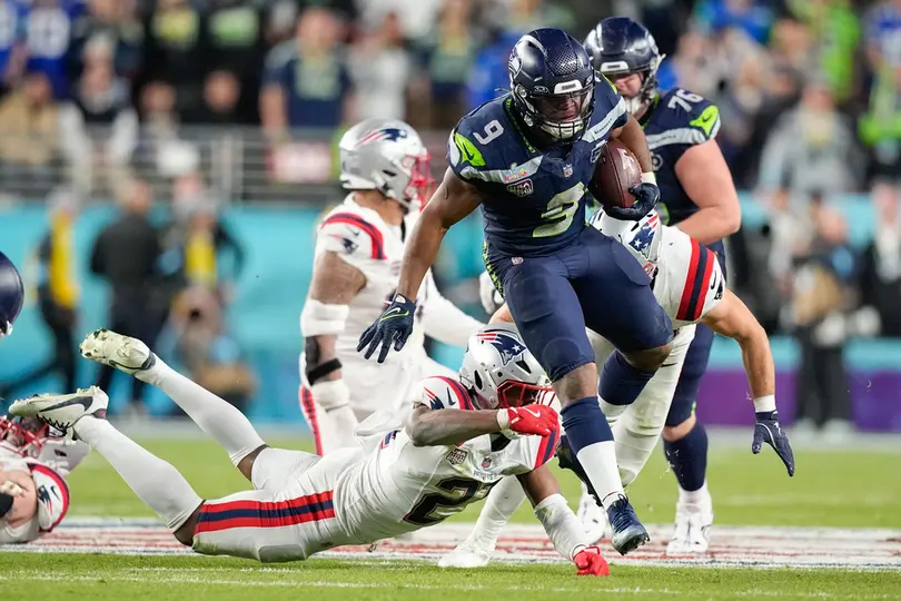 Kenneth Walker III deja sembrada a la defensiva de Patriots. I AP
