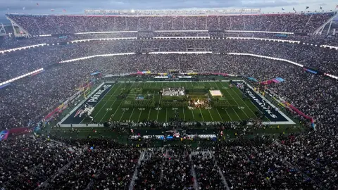Bad Bunny en el Super Bowl: palmeras vivientes, miles de fuegos artificiales y un esfuerzo sobrehumano