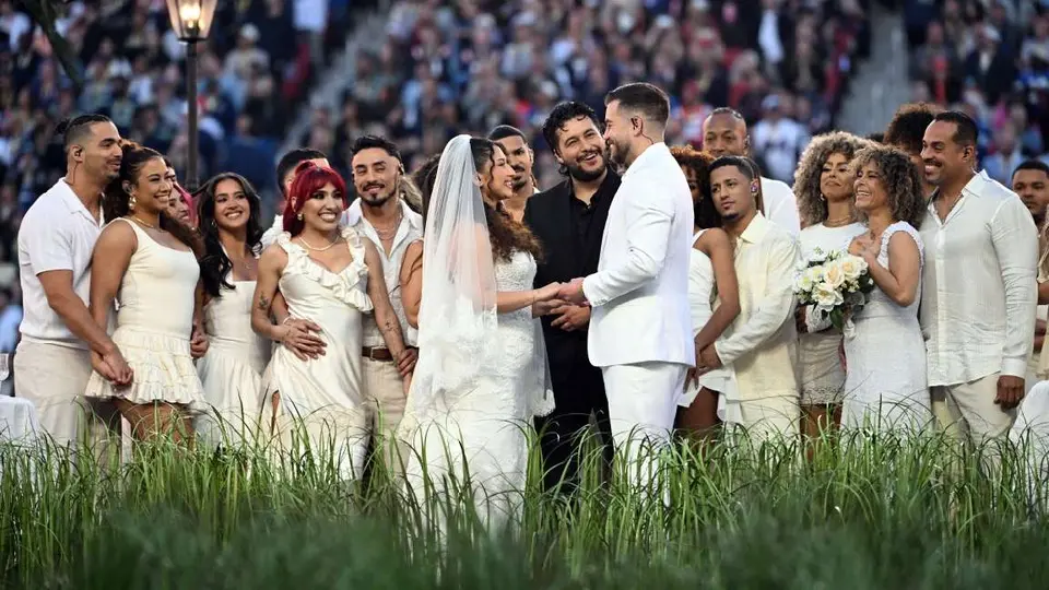 La pareja que apareció en el show en realidad sí se estaba casando/AFP