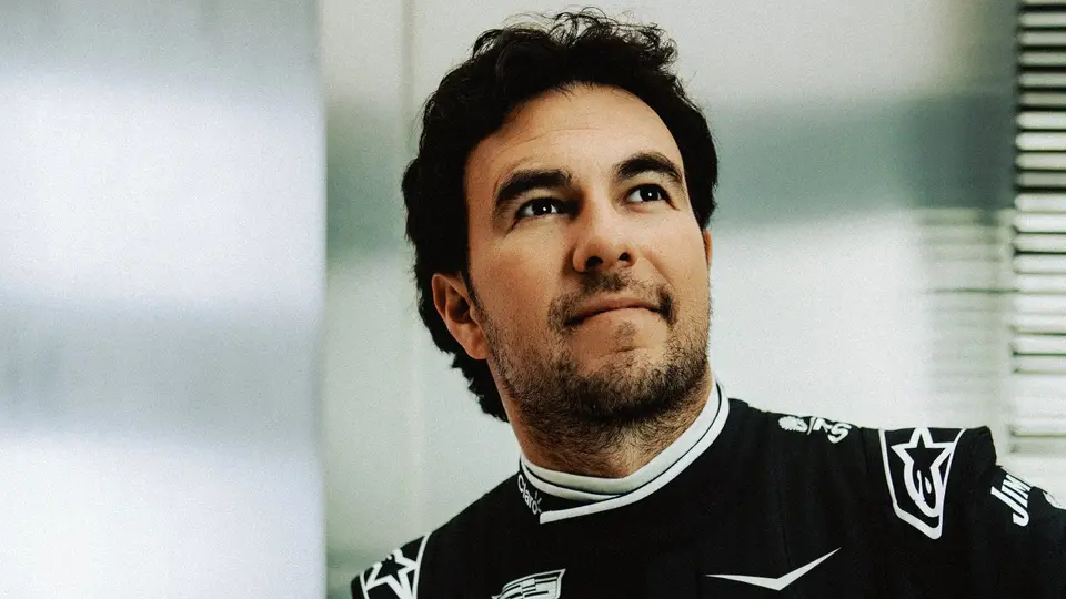 Checo Pérez sufre en el segundo día de test
