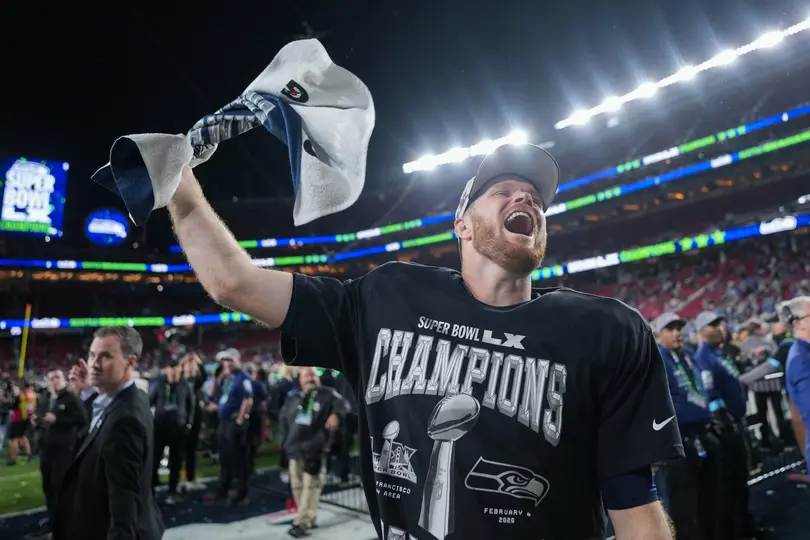 Sam Darnold festejando el triunfo en Santa Clara | AP