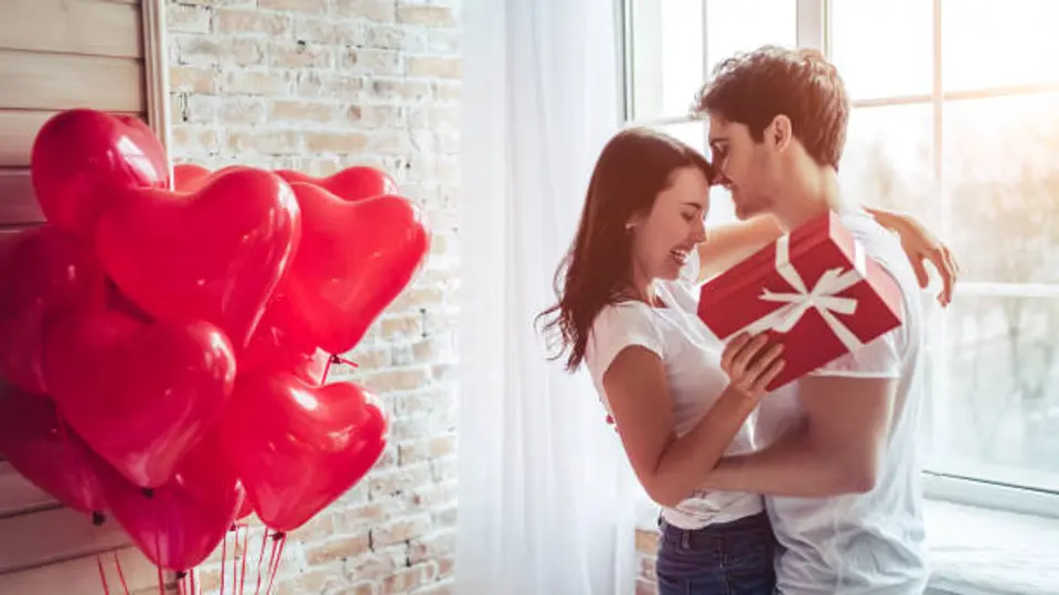 La celebración de San Valentín impulsa el consumo en giros como regalos, joyería, perfumería y chocolates./ Pixabay