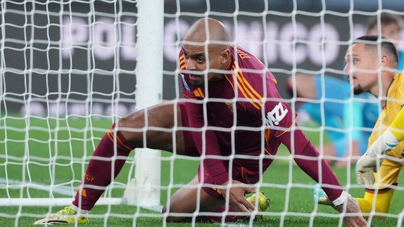 Doblete de Malen impulsa triunfo de la Roma sobre Cagliari