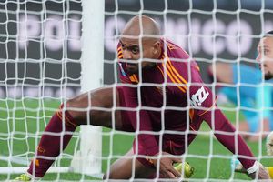 Doblete de Malen impulsa triunfo de la Roma sobre Cagliari