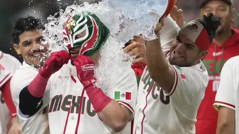 Festejo del equipo mexicano tras la 'paliza' a los brasileños | AP