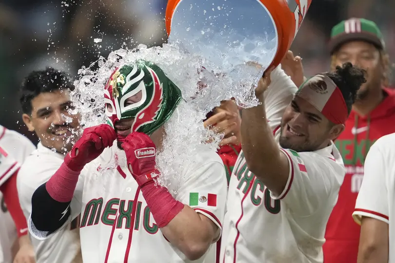 Festejo del equipo mexicano tras la 'paliza' a los brasileños | AP