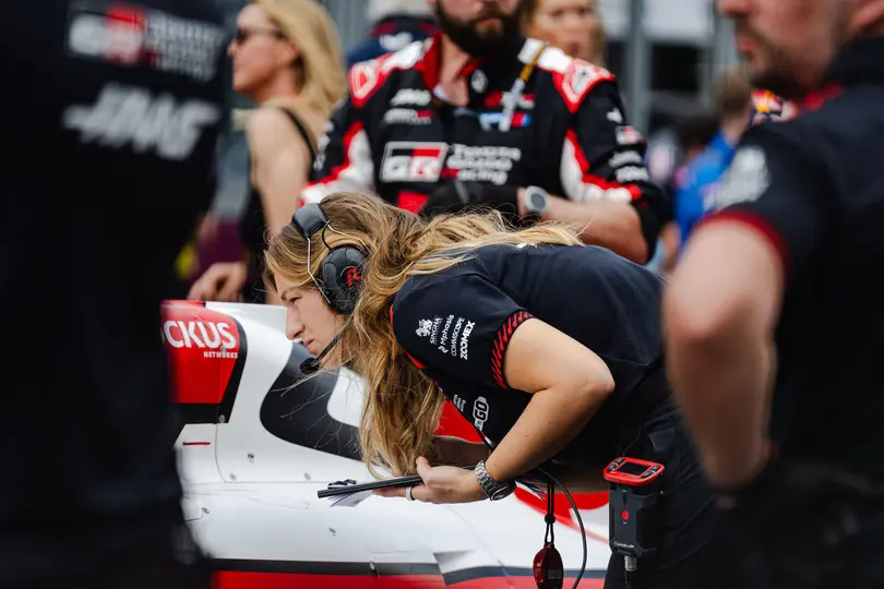 Laura Müller en el garage de Haas en el Gran Premio de Australia 2026 | GROSBY GROUP