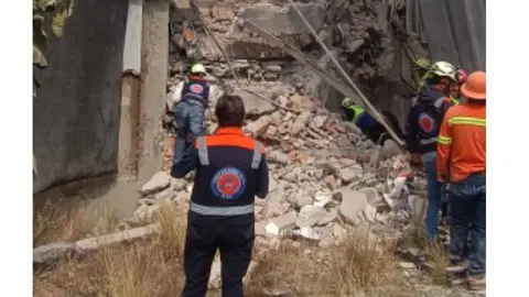 Autoridades acordonaron la zona de San Antonio Abad mientras continúan las labores de rescate./ X:@davosv2004