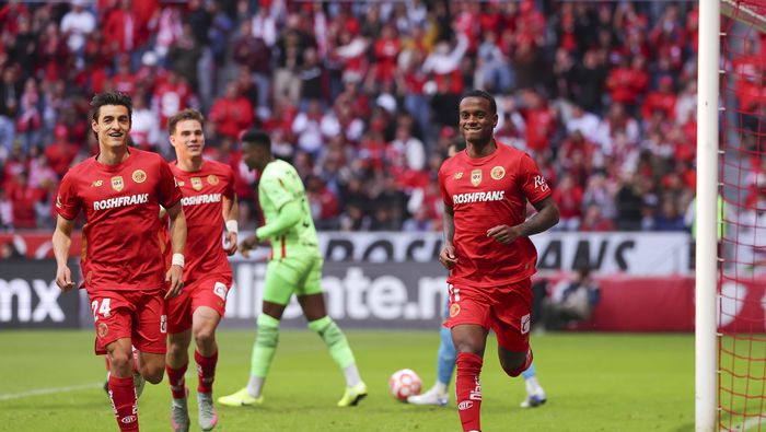 Helinho en celebración por su gol con Toluca ante FC Juárez | IMAGO 7