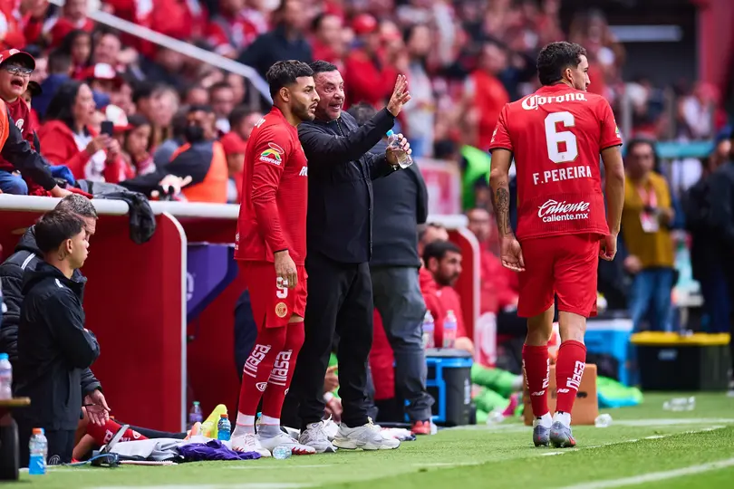 Antonio Mohamed y Alexis Vega en el Toluca vs Juárez del Clausura 2026 | MEXSPORT