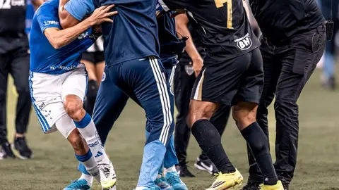 Golpiza en la Final del Campeonato Mineiro l X:HTE__Sports