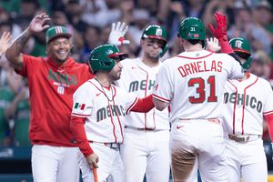 Julian Ornelas celebra durante el partido entre Brasil y México en el Clásico Mundial 2026 | MEXSPORT