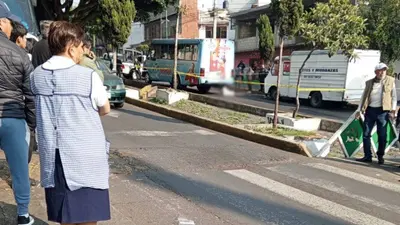 VIDEO: ¡Tragedia en microbús de CDMX! Hombre muere tras autolesionarse frente a pasajeros