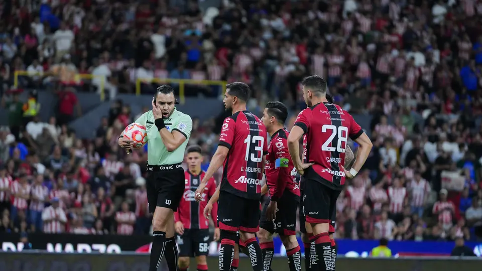 'Gato' Ortiz señala penal en contra de Atlas | IMAGO7