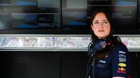Hannah Schmitz en el pit wall de Red Bull durante el Gran Premio de Hungría 2022 | RED BULL