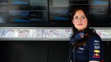 Hannah Schmitz en el pit wall de Red Bull durante el Gran Premio de Hungría 2022 | RED BULL