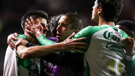 Santos revela su estrategia para frenar a Chivas: "Hay que frenarlos con faltas"