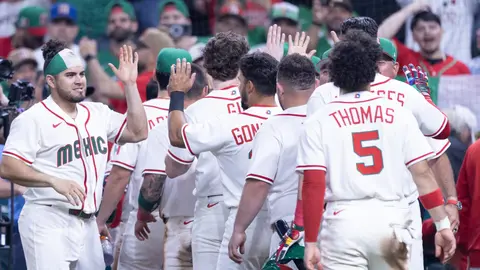Jugadores de México celebran en el partido contra Brasil en el Clásico Mundial | MEXSPORT