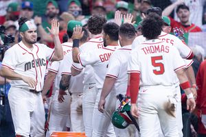 Jugadores de México celebran en el partido contra Brasil en el Clásico Mundial | MEXSPORT