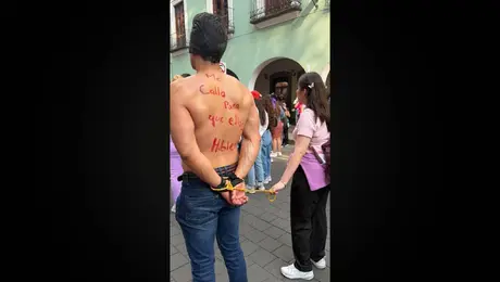 Deudor alimenticio es confrontado por su ex durante marcha del 8M