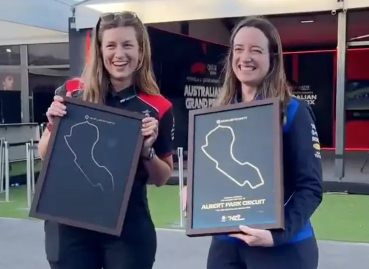 Laura y Hannah con sus reconocimientos | CAPTURA DE PANTALLA