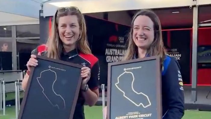 Laura y Hannah con sus reconocimientos | CAPTURA DE PANTALLA