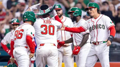 La Novena mexicana celebra con Alejandro Kirk en el partido contra Brasil en el Clásico Mundial | MEXSPORT