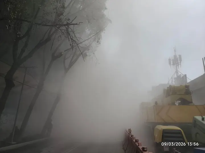 Cuerpos de emergencia acordonaron la zona mientras continúan las labores de rescate./ X:@JefeVulcanoCova
