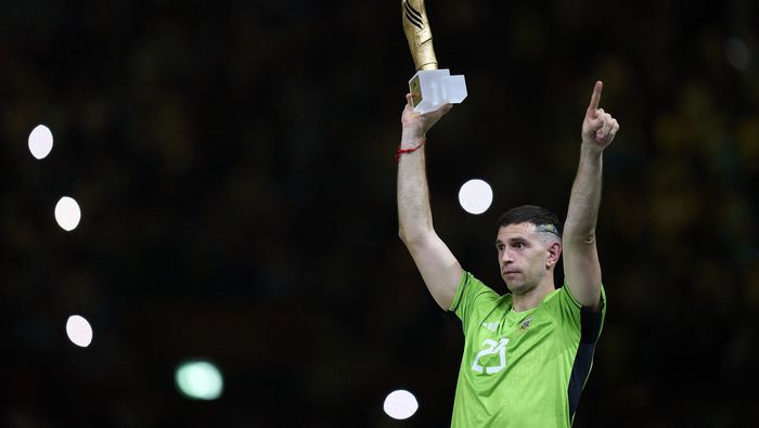 Emiliano 'Dibu' Martínez con su Guante de Oro en Qatar 2022 | MEXSPORT