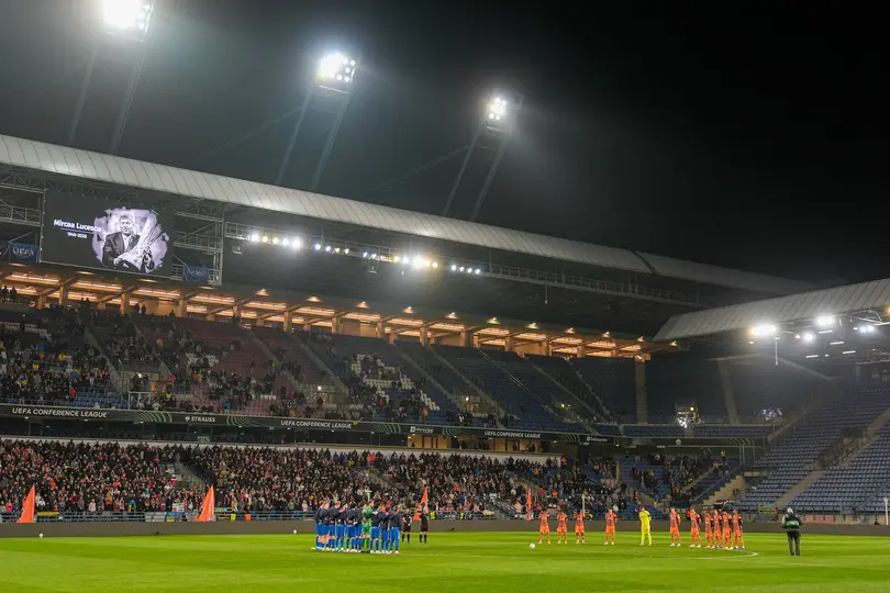 Ida de las Semifinales de la Conference League | x:@AZAlkmaar