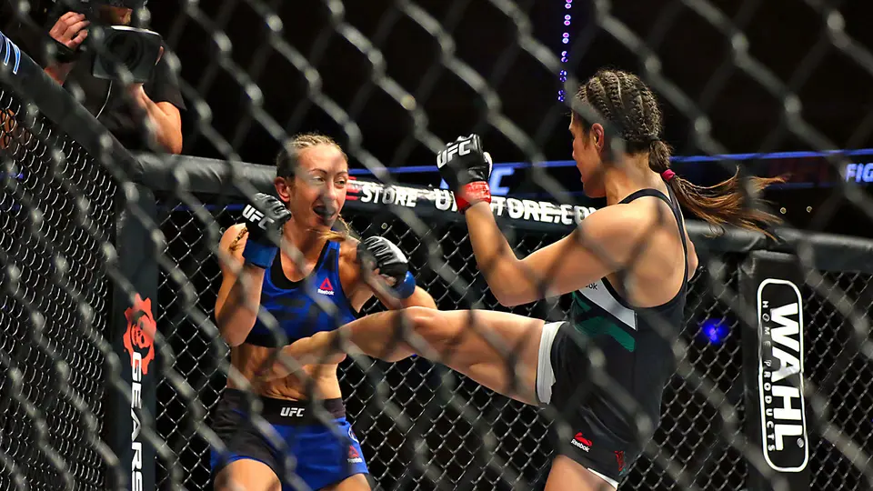 Heather Clark y Alexa Grasso, durante la UFC Fight Night, celebrado en la Arena Ciudad de México | IMAGO 7