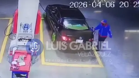 El trabajador de la gasolinera atendió el servicio de un Bora la noche del pasado lunes/X: @soyluisgabriel1