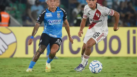 Con 10 hombres desde el inicio, River logra un valioso empate en Bolivia en su vuelta a la Sudamericana