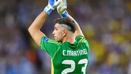 Dibu Martínez pone en duda su continuidad con Argentina tras derrota en la Final del Mundial 2026