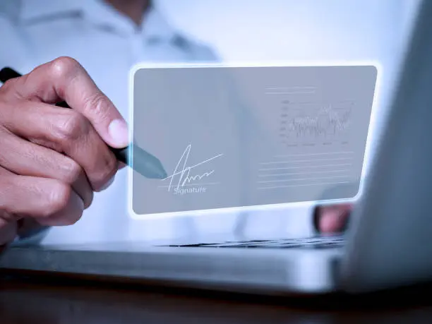 Este archivo digital tiene la misma validez legal que una firma autógrafa. / iStock