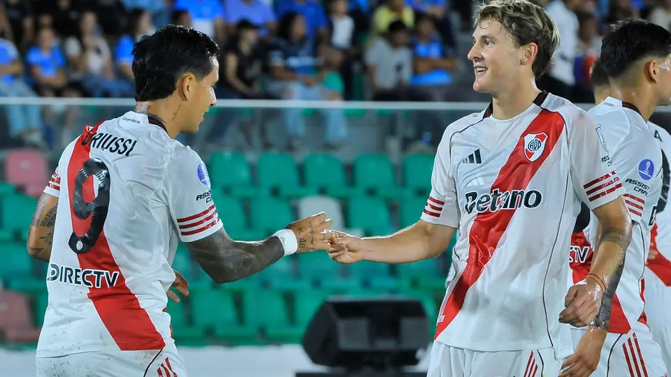 Sebastián Driussi festeja anotación con Facundo Colidio| AP